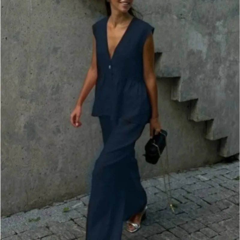 Chic V-Neck Cotton Jumpsuit – Sleeveless Wide-Leg Elegance.