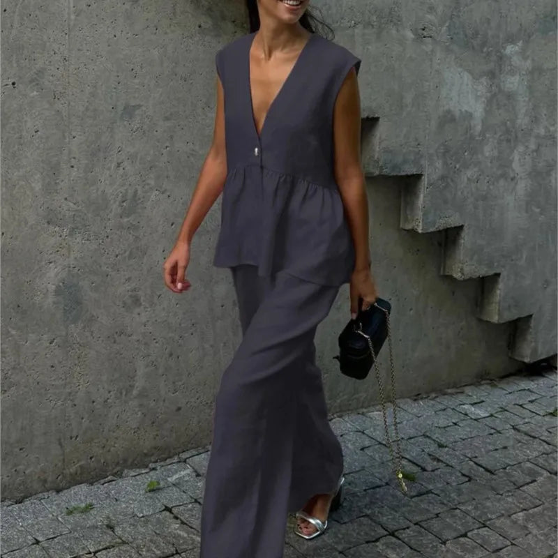 Chic V-Neck Cotton Jumpsuit – Sleeveless Wide-Leg Elegance.