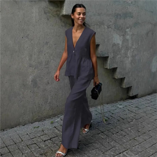 Chic V-Neck Cotton Jumpsuit – Sleeveless Wide-Leg Elegance.